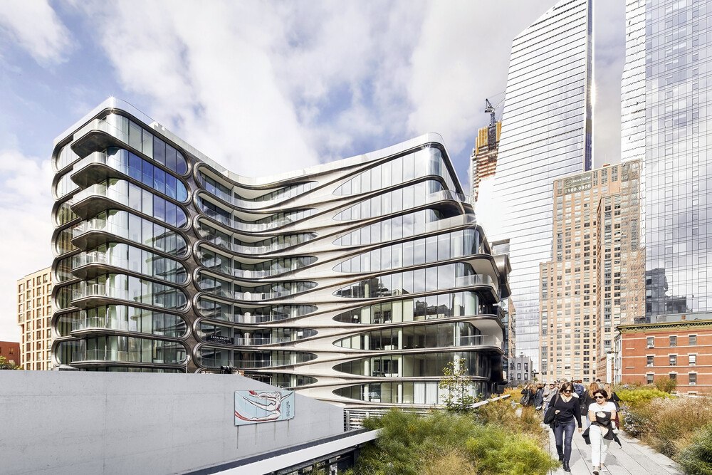 © Hufton and Crow/Hydro Building Systems Austria Das Projekt „520 W 28th Street“ ist ein Wohngebäude in New York von Zaha Hadid. Hinter der WICONA Element-Fassade sind 40 Wohnungen untergebracht.