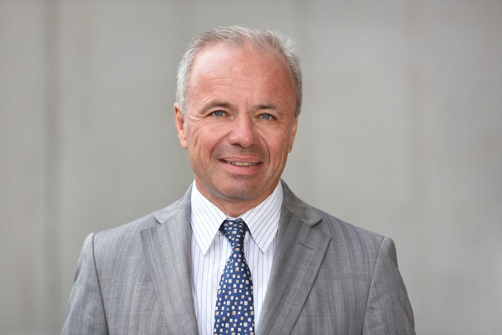 © VÖB
„Die Wirtschaftslage in der Baubranche hat sich 2019 insgesamt zufriedenstellend entwickelt“, kommentiert Franz Josef Eder, Präsident des Verbands Österreichischer Beton- und Fertigteilwerke (VÖB), die Ergebnisse des aktuellen VÖB Konjunkturbarometers. „Die Wirtschaftslage in der Baubranche hat sich 2019 insgesamt zufriedenstellend entwickelt“, kommentiert Franz Josef Eder, Präsident des Verbands Österreichischer Beton- und Fertigteilwerke (VÖB), die Ergebnisse des aktuellen VÖB Konjunkturbarometers.
