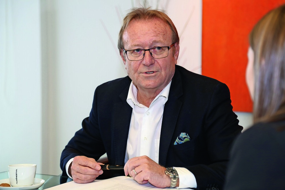 © ÖWV/hard „Als Schlüsselgewerk übernimmt die Fassade immer mehr Funktionen und verschmilzt zunehmend mit der Haustechnik“, sagt Ewald Müller. Das werde sich letztendlich auch in den Preisen niederschlagen müssen.