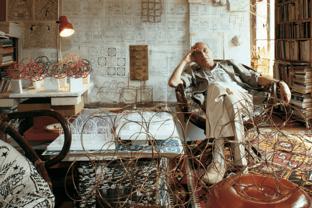 © Jean Leonard
Yona Friedman in seiner Pariser Wohnung im Jahr 1988 Yona Friedman in seiner Pariser Wohnung im Jahr 1988