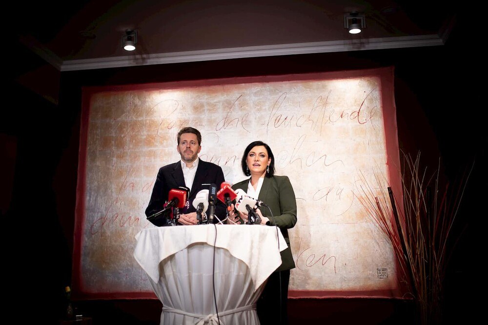 © BMLRT/Paul Gruber
Tourismusministerin Elisabeth Köstinger und WKÖ-Präsident Harald Mahrer bei der Präsentation des Corona-Pakets: "Es war wichtig, dass wir als Bundesregierung hier schnell handeln". Tourismusministerin Elisabeth Köstinger und WKÖ-Präsident Harald Mahrer bei der Präsentation des Corona-Pakets: "Es war wichtig, dass wir als Bundesregierung hier schnell handeln".