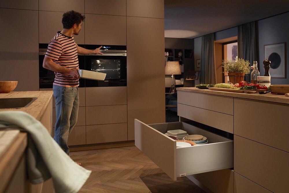 © Blum
Minimalistisches Design, kombiniert mit einfacher Verarbeitung und Montage: Plattform-System Merivobox Minimalistisches Design, kombiniert mit einfacher Verarbeitung und Montage: Plattform-System Merivobox