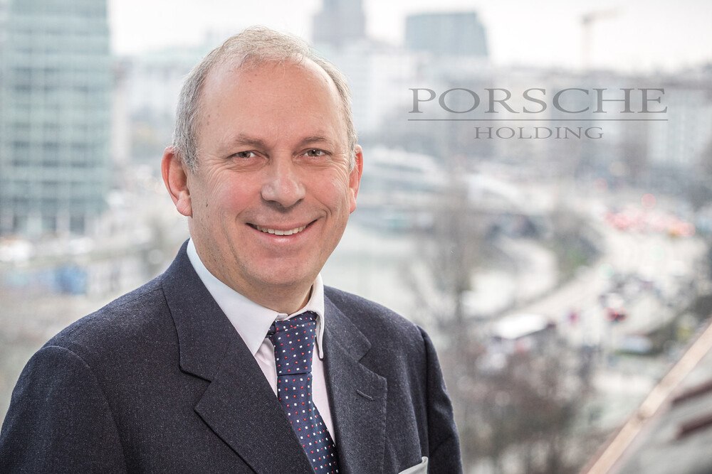© Porsche Holding Salzburg
Hans Peter Schützinger, Sprecher der Geschäftsführung der Porsche Holding Salzburg Hans Peter Schützinger, Sprecher der Geschäftsführung der Porsche Holding Salzburg