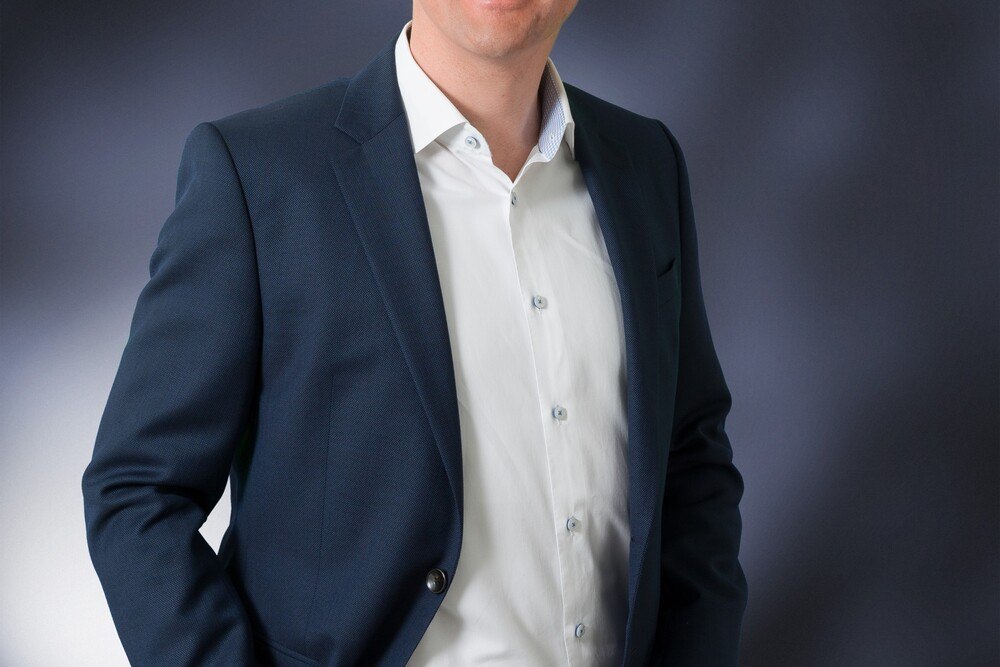 "Temporär produziert Synthesa aus den im Hause verfügbaren Rohstoffen sogar ein eigenes Desinfektionsmittel", zeigt sich Synthesa-Chef Georg Blümel stolz.
© beigestellt "Temporär produziert Synthesa aus den im Hause verfügbaren Rohstoffen sogar ein eigenes Desinfektionsmittel", zeigt sich Synthesa-Chef Georg Blümel stolz.