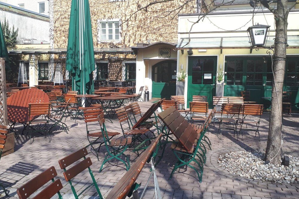 © Brau Union Österreich
Leere Gastgärten, kein Umsatz: Die Brau Union hilft. Leere Gastgärten, kein Umsatz: Die Brau Union hilft.