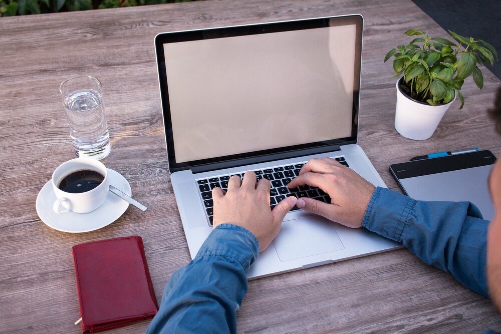 Arbeiten aus dem Homeoffice ist Alltag geworden in Zeiten von Corona. Das Digital Team Österreich unterstützt KMU dabei kostenlos mit wichtigen Tools.
© Lukas Bieri/Pixabay Arbeiten aus dem Homeoffice ist Alltag geworden in Zeiten von Corona. Das Digital Team Österreich unterstützt KMU dabei kostenlos mit wichtigen Tools.