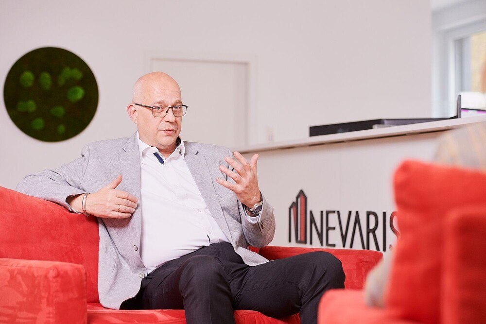 Günter Duschek, Produktmanager von Nevaris: "Success X wird in naher Zukunft auch mobiles Arbeiten möglich machen."
© Foto Flausen Günter Duschek, Produktmanager von Nevaris: "Success X wird in naher Zukunft auch mobiles Arbeiten möglich machen."