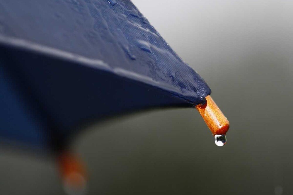 Dank des Härtefallfonds sollen Selbständige, Klein- und Kleinstunternehmer in der Krise nicht im Regen stehen gelassen werden.
© Gunther Gumhold / pixelio.de Dank des Härtefallfonds sollen Selbständige, Klein- und Kleinstunternehmer in der Krise nicht im Regen stehen gelassen werden.