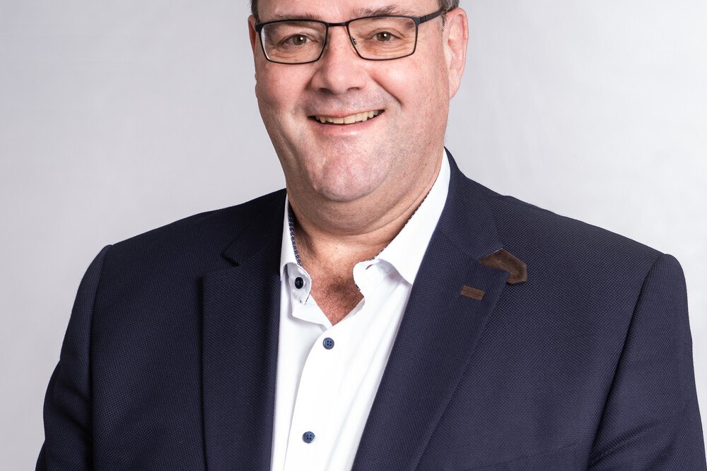 "Der Druck in der Bauwirtschaft im Allgemeinen und bei unseren Kunden ist natürlich hoch. Deshalb sehen wir die neuen Sonderregelungen für Baustellen sehr positiv", sagt Samuel Plüss,Geschäftsführer Sika Österreich.
© Sika "Der Druck in der Bauwirtschaft im Allgemeinen und bei unseren Kunden ist natürlich hoch. Deshalb sehen wir die neuen Sonderregelungen für Baustellen sehr positiv", sagt Samuel Plüss,Geschäftsführer Sika Österreich.