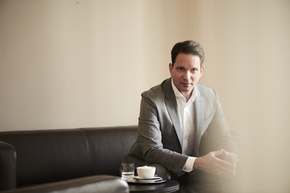 "Früher wurde gekauft, um Geld zu verdienen, heute geht es darum Geld zu erhalten", meint Markus Arnold.
© Philipp Horak "Früher wurde gekauft, um Geld zu verdienen, heute geht es darum Geld zu erhalten", meint Markus Arnold.