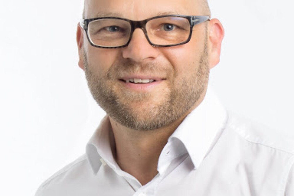 "Wir rechnen mit einem Produktivitätsverlust von zehn Prozent durch die Covid-19-Schutzmaßnahmen", so Elmar Hagmann, GF Sedlak Bau.
© Sedlak "Wir rechnen mit einem Produktivitätsverlust von zehn Prozent durch die Covid-19-Schutzmaßnahmen", so Elmar Hagmann, GF Sedlak Bau.