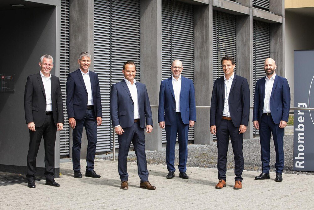 Das neue Führungsteam von Rhomberg Bau: Matthias Moosbrugger, Martin Summer, Gerhard Vonbank, Jürgen Jussel, Tobias Vonach und Rupert Grienberger. (v.l.)
© Walser Image Das neue Führungsteam von Rhomberg Bau: Matthias Moosbrugger, Martin Summer, Gerhard Vonbank, Jürgen Jussel, Tobias Vonach und Rupert Grienberger. (v.l.)
