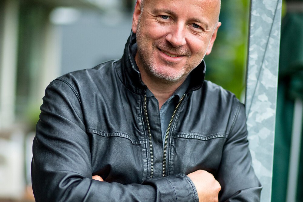 über Michael Anfang Michael Anfang ist selbständiger Berater der Hotellerie. Wertschöpfungssteigerung, Marketing und Onlinevertrieb steht im Mittelpunkt seiner Tätigkeit.
© ZVG über Michael Anfang Michael Anfang ist selbständiger Berater der Hotellerie. Wertschöpfungssteigerung, Marketing und Onlinevertrieb steht im Mittelpunkt seiner Tätigkeit.
