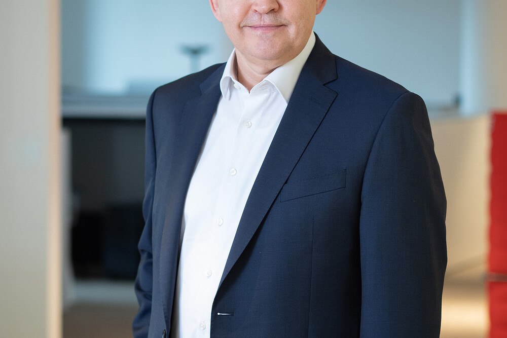 "Auch für uns ist es sehr wichtig, dass Genehmigungsverfahren wie üblich weiterbearbeitet und abgeschlossen werden", sagt Wienerberger Geschäftsführer Johann Marchner. "Wenn dem nicht so ist, bedeutet das nicht nur für Wienerberger und Pipelife, sowie für die gesamte Baubranche sowie sämtliche Neben- und Zulieferbetriebe ab Spätsommer große Verzögerungen.
© Wienerberger Österreich "Auch für uns ist es sehr wichtig, dass Genehmigungsverfahren wie üblich weiterbearbeitet und abgeschlossen werden", sagt Wienerberger Geschäftsführer Johann Marchner. "Wenn dem nicht so ist, bedeutet das nicht nur für Wienerberger und Pipelife, sowie für die gesamte Baubranche sowie sämtliche Neben- und Zulieferbetriebe ab Spätsommer große Verzögerungen.