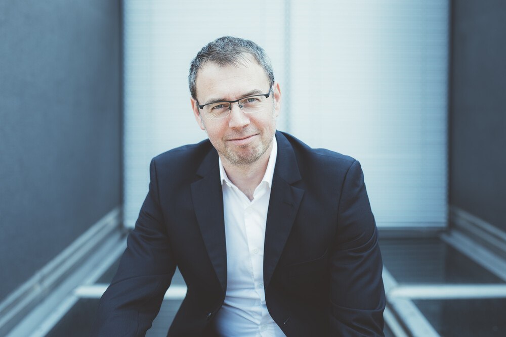 "Krisen sind ohnehin Beschleuniger von bereits vorhandenen Trends und die Digitalisierung ist mit Sicherheit so ein Trend", sagt Digitalisierungsexperte Markus Heingärtner.
© beigestellt "Krisen sind ohnehin Beschleuniger von bereits vorhandenen Trends und die Digitalisierung ist mit Sicherheit so ein Trend", sagt Digitalisierungsexperte Markus Heingärtner.