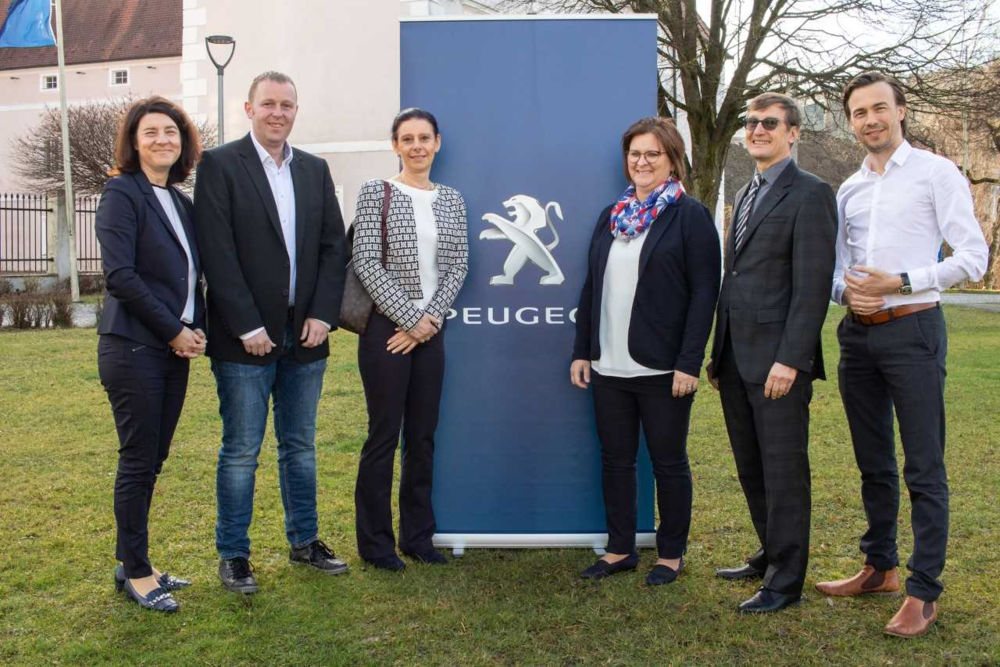 © Peugeot
Karin Fritz, Johannes Gschaider, Ursula Mayer-Rabl, Eva Heßler, Thomas Fally, Stefan Leeb (v.l.) Karin Fritz, Johannes Gschaider, Ursula Mayer-Rabl, Eva Heßler, Thomas Fally, Stefan Leeb (v.l.)