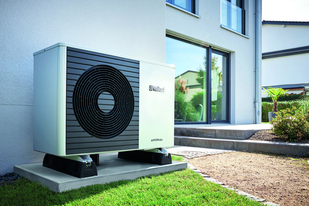 Bei einer Heizungs-Sanierung bis 30.9.2020 gibt es bis zu 5.000 Euro staatliche Förderung und einen Vaillant-Bonus dazu.
© Vaillant Bei einer Heizungs-Sanierung bis 30.9.2020 gibt es bis zu 5.000 Euro staatliche Förderung und einen Vaillant-Bonus dazu.