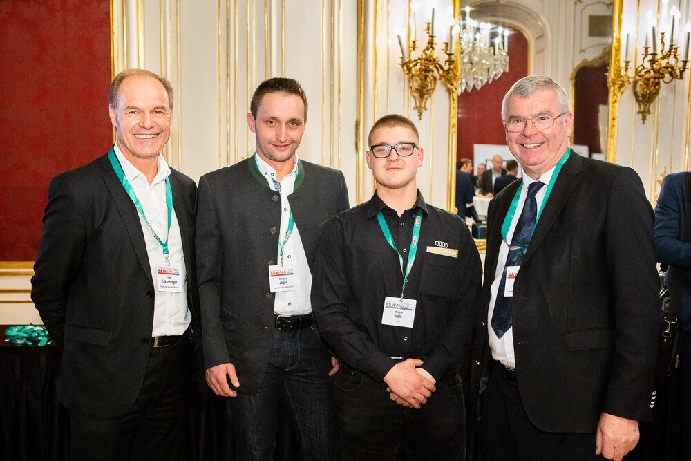 © WKO
Franz Eckschlager (Betrieblsleiter), Thomas Jäger (Leitung Karosserie und Ausbildner), Andrej Völk (Lehrling und Athena Preis Gewinner, Lehrbetrieb: Porsche Alpenstraße) Bundesinnungsmeister Josef Harb (v.l.) Franz Eckschlager (Betrieblsleiter), Thomas Jäger (Leitung Karosserie und Ausbildner), Andrej Völk (Lehrling und Athena Preis Gewinner, Lehrbetrieb: Porsche Alpenstraße) Bundesinnungsmeister Josef Harb (v.l.)