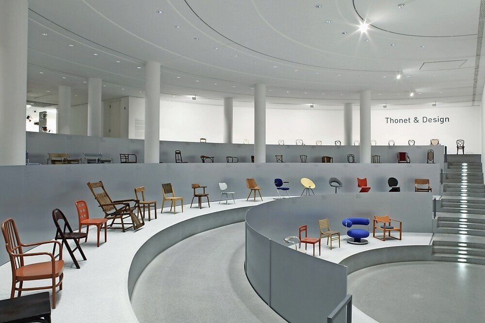 © Die Neue Sammlung – The Design Museum München Der Ausstellungsbereich des New Design Museums München beeindruckt durch die großzügige Form eines Amphitheaters. Der Ausstellungsbereich des New Design Museums München beeindruckt durch die großzügige Form eines Amphitheaters.