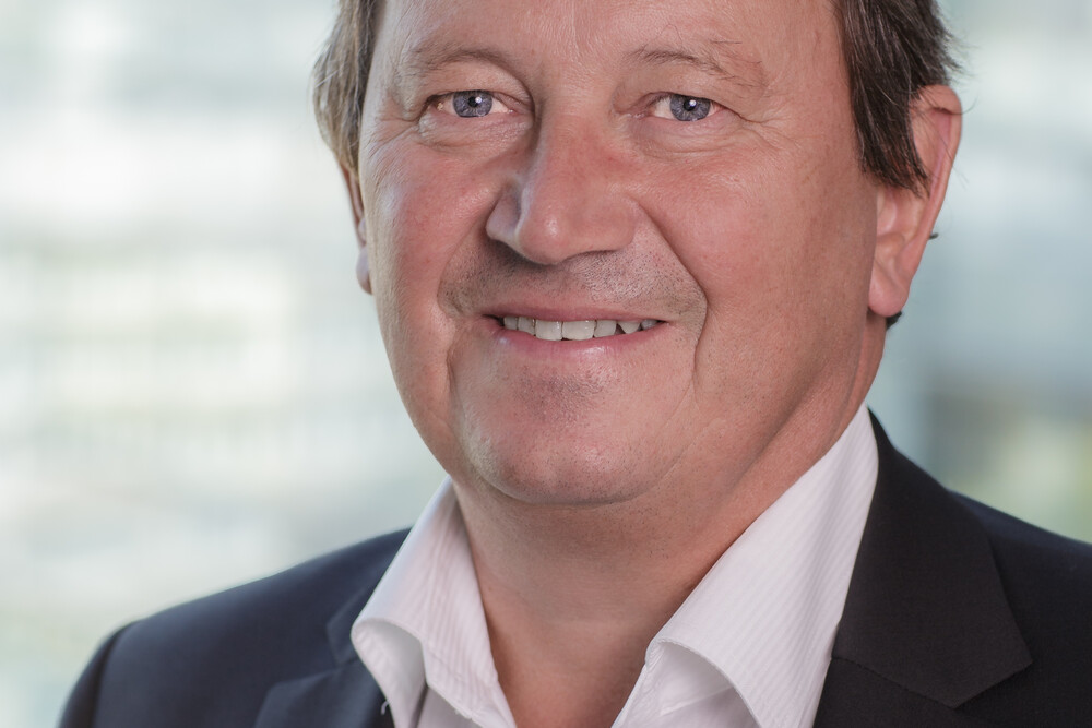 © Siemens
Josef Stadlinger, Head of Regional Services and Solutions bei Siemens Österreich: „Durch Investition in eine Gebäudeautomatisierung soll unter anderem der Nutzer einen viel höheren Produktivitätsgrad erreichen.“ Josef Stadlinger, Head of Regional Services and Solutions bei Siemens Österreich: „Durch Investition in eine Gebäudeautomatisierung soll unter anderem der Nutzer einen viel höheren Produktivitätsgrad erreichen.“
