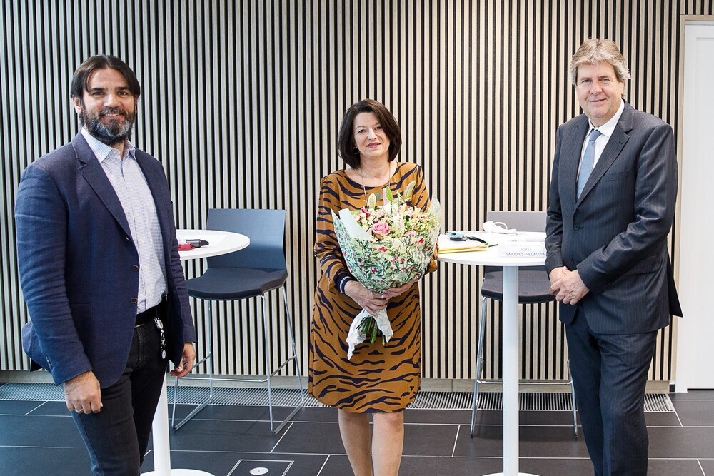Wiens Spartenobfrau Abg.z.NR Mag. (FH) Maria Smodics-Neumann und ihre beiden Stellvertreter LIM-Stv. KommR Günther Schweifer (rechts) und LIM KommR Alexander Eppler.
© LI Wien Wiens Spartenobfrau Abg.z.NR Mag. (FH) Maria Smodics-Neumann und ihre beiden Stellvertreter LIM-Stv. KommR Günther Schweifer (rechts) und LIM KommR Alexander Eppler.
