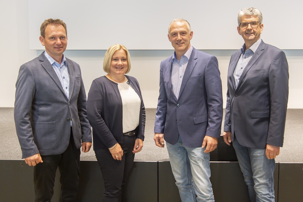 © Foto Fischer Lehrlingswart Klaus Fruhmann, LIM-Stv. Martina Kahr, LIM Rupert Christian Zach, LIM-Stv. Harald Almer (v. l. n. r.) Lehrlingswart Klaus Fruhmann, LIM-Stv. Martina Kahr, LIM Rupert Christian Zach, LIM-Stv. Harald Almer (v. l. n. r.)