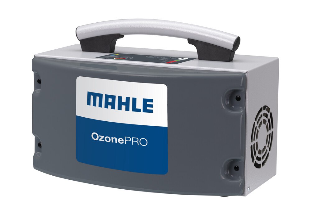 © Mahle
Das Mahle OzonePRO sorgt mit Ozon für Infektionsschutz im Inneren von Fahrzeugen und in Räumen. Das Mahle OzonePRO sorgt mit Ozon für Infektionsschutz im Inneren von Fahrzeugen und in Räumen.