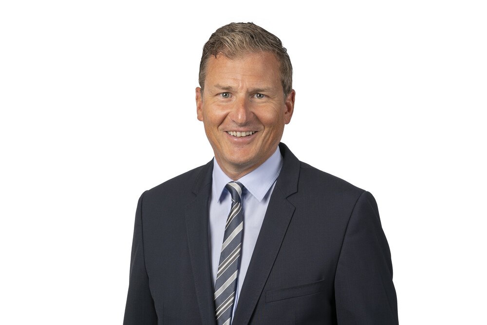 © Dachser
Mit Robert Erni hat Dachser einen erfahrenen Logistik-CFO zum Nachfolger von Burkhard Eling bestellt. Mit Robert Erni hat Dachser einen erfahrenen Logistik-CFO zum Nachfolger von Burkhard Eling bestellt.