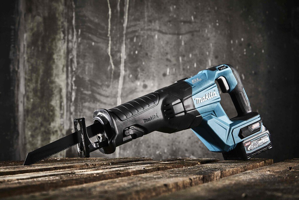 © Makita
Eine der ersten Maschinen der neuen XGT-Serie in Österreich ist die Akku-Reciprosäge JR001G. Eine der ersten Maschinen der neuen XGT-Serie in Österreich ist die Akku-Reciprosäge JR001G.