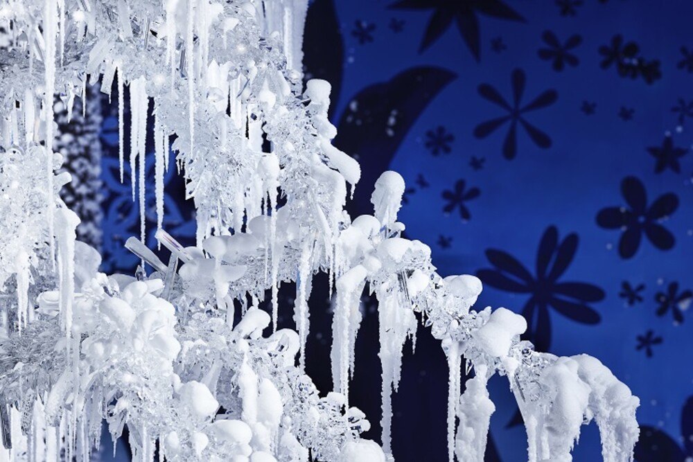 © Swarovski Kristallwelten
Techno Alpin lässt es in der von Designer Tord Boontje gestalteten Wunderkammer der Swarovski Kristallwelten schneien. Techno Alpin lässt es in der von Designer Tord Boontje gestalteten Wunderkammer der Swarovski Kristallwelten schneien.