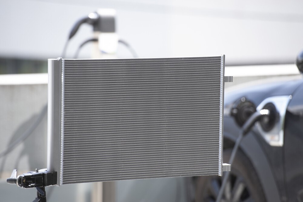 © Mahle
Der neue Kondensator von Mahle für schnellere E-Auto-Ladungen. Der neue Kondensator von Mahle für schnellere E-Auto-Ladungen.
