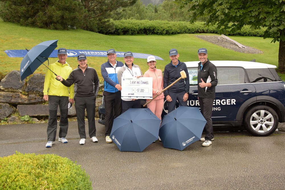 © Foto Scheinast
Erwin Mollnhuber, Mitglied des Nürnberger Vorstands, Heinz Steinbacher, Mitglied des Nürnberger Vorstands, Günther Kerle, Sprecher der Automobilimporteure, Kurt Molterer, Nürnberger Vorstandsvorsitzender, Christine Wolf, Profi-Golferin, Markus Ploner, GF Spängler IQAM Invest, Günther Löckinger, GF GÖVD Garanta Österreich (v.l.) Erwin Mollnhuber, Mitglied des Nürnberger Vorstands, Heinz Steinbacher, Mitglied des Nürnberger Vorstands, Günther Kerle, Sprecher der Automobilimporteure, Kurt Molterer, Nürnberger Vorstandsvorsitzender, Christine Wolf, Profi-Golferin, Markus Ploner, GF Spängler IQAM Invest, Günther Löckinger, GF GÖVD Garanta Österreich (v.l.)