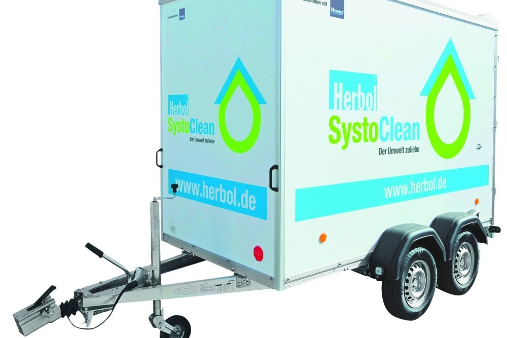 © Herbol
Herbol SystoClean wird einfach installiert und kann im praktischen Anhänger tage- bzw. wochenweise bei Alltek Austria gemietet werden. Herbol SystoClean wird einfach installiert und kann im praktischen Anhänger tage- bzw. wochenweise bei Alltek Austria gemietet werden.