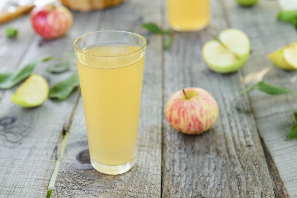 © getty images / Stitchik
Apfelsaft: Das wichtigste antialkoholische Getränk stand bei uns auf dem Prüfstand. Apfelsaft: Das wichtigste antialkoholische Getränk stand bei uns auf dem Prüfstand.