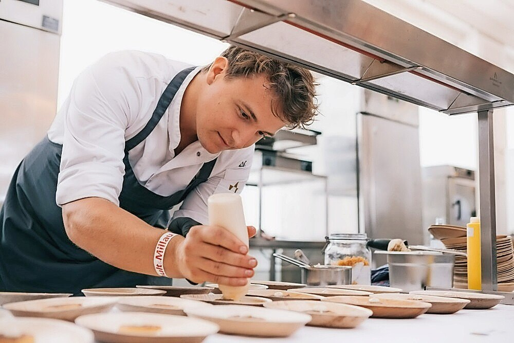 © Philipp Lipiarski / www.goodlifecrew.at
Die Gault&Millau Genuss-Messe 2020 wird ein ganz besonderes Fest: Viel Raum, viel Abstand, Hygienemaßnahmen, damit die Gäste vertrauensvoll und entspannt genießen können. Die Gault&Millau Genuss-Messe 2020 wird ein ganz besonderes Fest: Viel Raum, viel Abstand, Hygienemaßnahmen, damit die Gäste vertrauensvoll und entspannt genießen können.