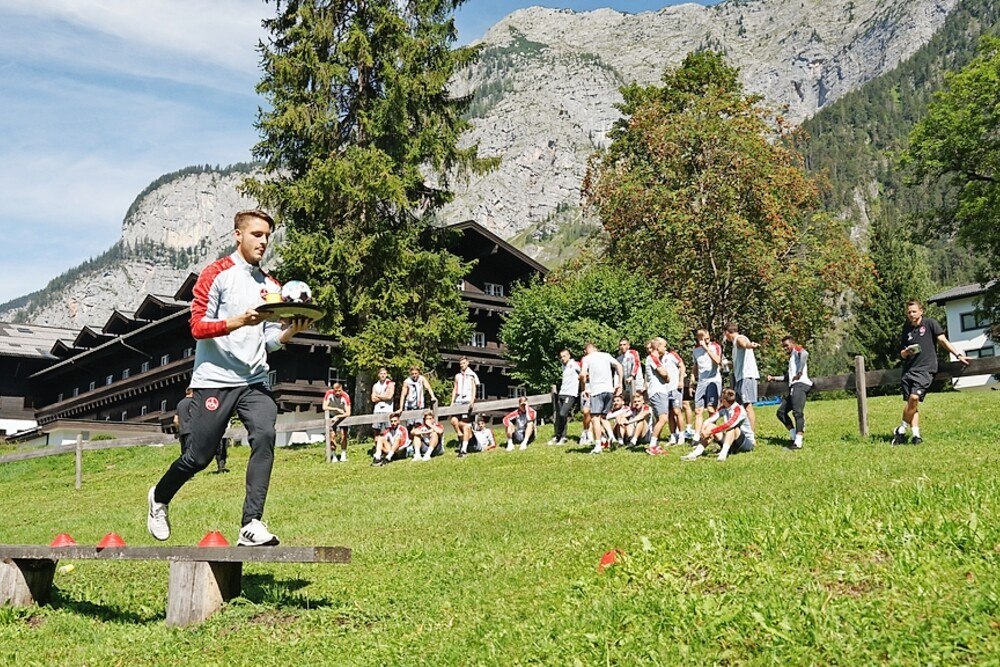 © RAFFEINER REPUTATION
Die SPieler des 1. FC Nürnberg beim Training in Saalfelden Die SPieler des 1. FC Nürnberg beim Training in Saalfelden