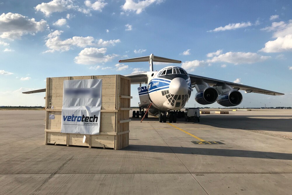 © privat/Vetrotech Saint-Gobain
Hochsicherheitsgläser aus Deutschland auf dem Weg in den Nahen Osten – eine Reise mit Hindernissen. Hochsicherheitsgläser aus Deutschland auf dem Weg in den Nahen Osten – eine Reise mit Hindernissen.