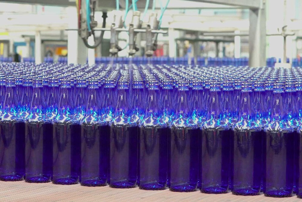 Österreichs größter Glaserzeuger, die Firma Vetropack Austria GmbH mit Sitz in Pöchlarn (NÖ), hat 2019 Nettoerlöse in Höhe von 202,6 Millionen Euro erwirtschaftet.
© Vetropack Österreichs größter Glaserzeuger, die Firma Vetropack Austria GmbH mit Sitz in Pöchlarn (NÖ), hat 2019 Nettoerlöse in Höhe von 202,6 Millionen Euro erwirtschaftet.