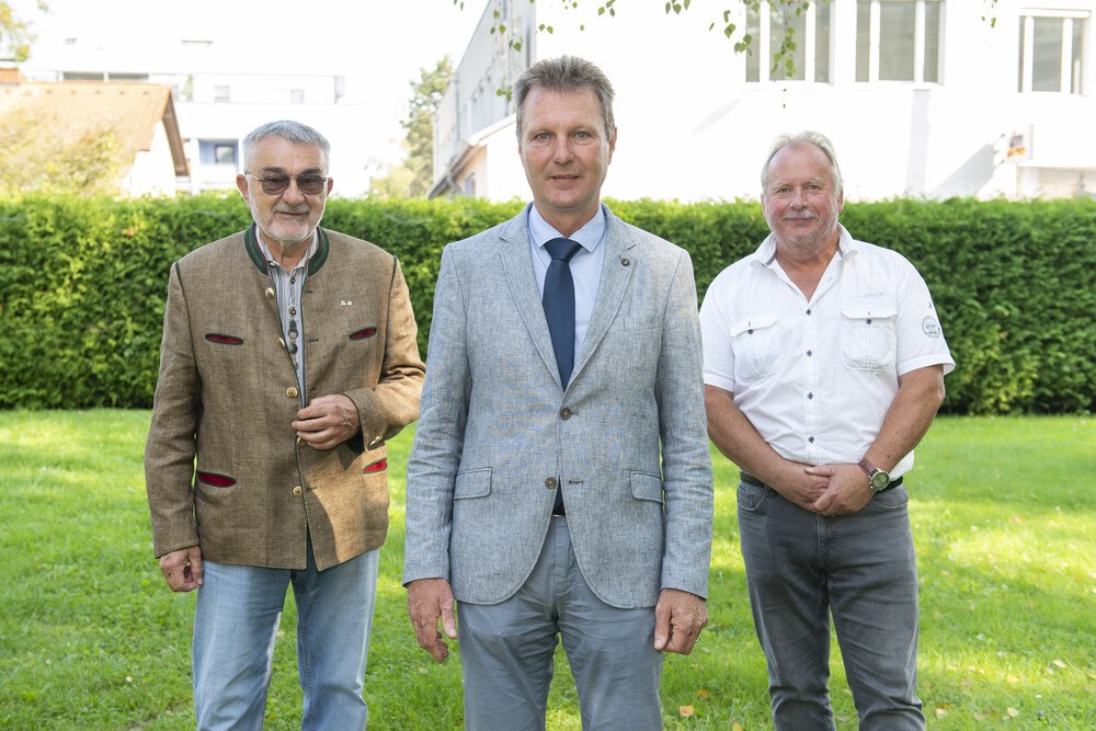 Der wiedergewählte Innungsvorstand der Dachdecker, Glaser und Spengler in der Steiermark: LIM Helmut Schabauer (Mitte), LIM-Stv. Gerhard Freisinger (links), LIM-Stv. Josef Nestler.