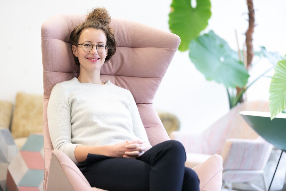 © WisR
"In Österreich möchten schon zwei Drittel der Menschen in ihrem Ruhestand weiterarbeiten", zeigt Klaudia Bachinger auf, welches Potenzial brach zu liegen droht. "In Österreich möchten schon zwei Drittel der Menschen in ihrem Ruhestand weiterarbeiten", zeigt Klaudia Bachinger auf, welches Potenzial brach zu liegen droht.