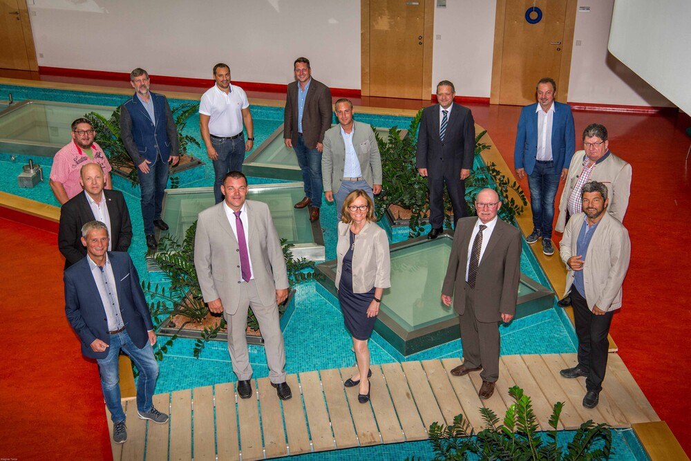 Das Team des neuen Landesinnungsausschusses der niederösterreichischen Dachdecker, Glaser und Spengler.
© Tanja Wagner Das Team des neuen Landesinnungsausschusses der niederösterreichischen Dachdecker, Glaser und Spengler.