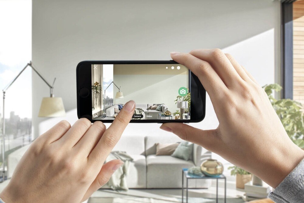 Der Sikkens Visualizer mit Augmented-Reality-Technologie ermöglicht die digitale Farbgestaltung von Räumen – in jedem Farbton und jeder Farbtonkombination.
© Sikkens Der Sikkens Visualizer mit Augmented-Reality-Technologie ermöglicht die digitale Farbgestaltung von Räumen – in jedem Farbton und jeder Farbtonkombination.