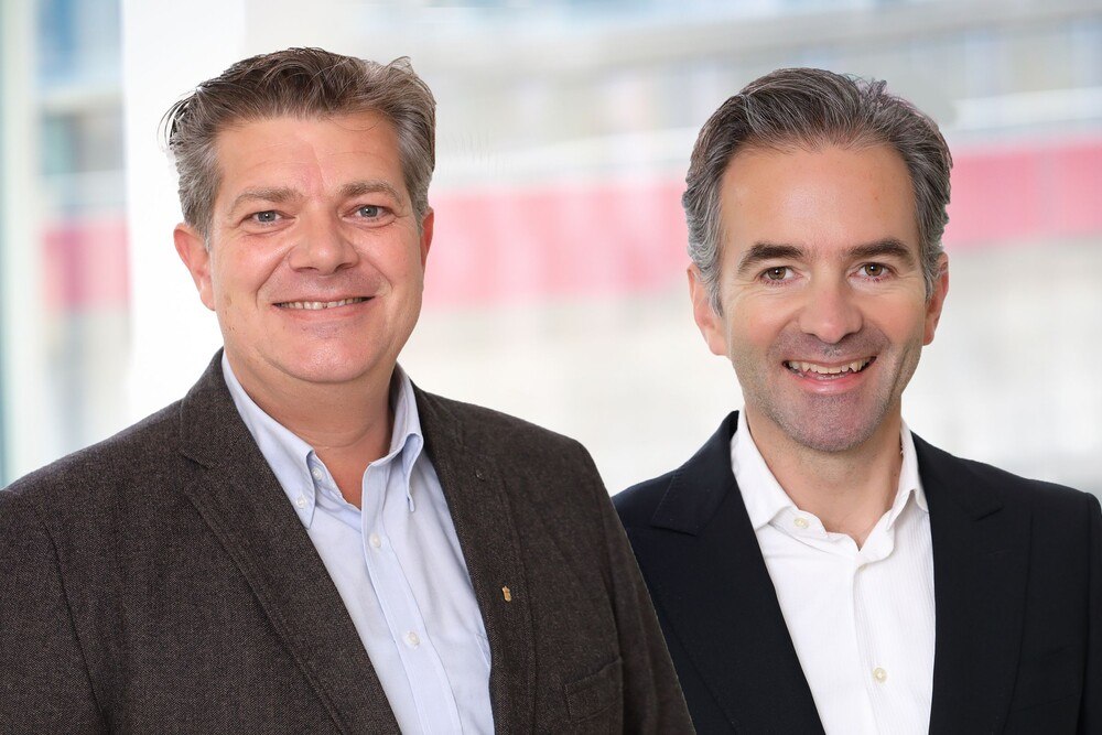Die beiden SHL-Obmänner: Salzburgs LIM Andreas Rotter (links) und Martin Hagleitner, Vorstand von Austria Email
© Schedl Die beiden SHL-Obmänner: Salzburgs LIM Andreas Rotter (links) und Martin Hagleitner, Vorstand von Austria Email