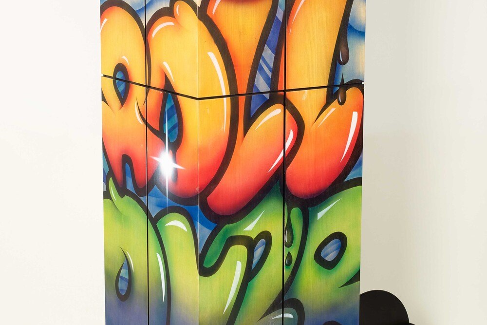 © Rudolf Aigner Außen Graffiti, innen edles Eschenholz: Die mobile Gin-Bar „James“ von Konstantin Konec erhielt den LignoramAward. Außen Graffiti, innen edles Eschenholz: Die mobile Gin-Bar „James“ von Konstantin Konec erhielt den LignoramAward.