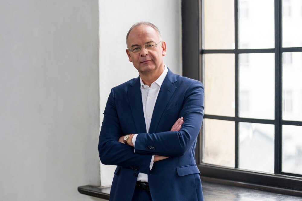 „Unsere Neunmonatsergebnisse belegen eindeutig, wie krisenfest Wienerberger geworden ist“, Heimo Scheuch, CEO Wienerberger AG
© Wienerberger AG „Unsere Neunmonatsergebnisse belegen eindeutig, wie krisenfest Wienerberger geworden ist“, Heimo Scheuch, CEO Wienerberger AG