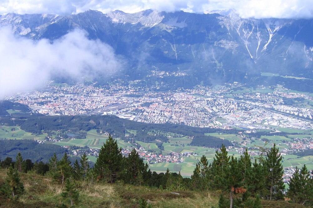 Der Drang in die Stadt gepaart mit einer zu niedrigen Neubauleistung führt in Innsbruck zu Mietpreisanstiegen.
© crisp / pixelio.de Der Drang in die Stadt gepaart mit einer zu niedrigen Neubauleistung führt in Innsbruck zu Mietpreisanstiegen.