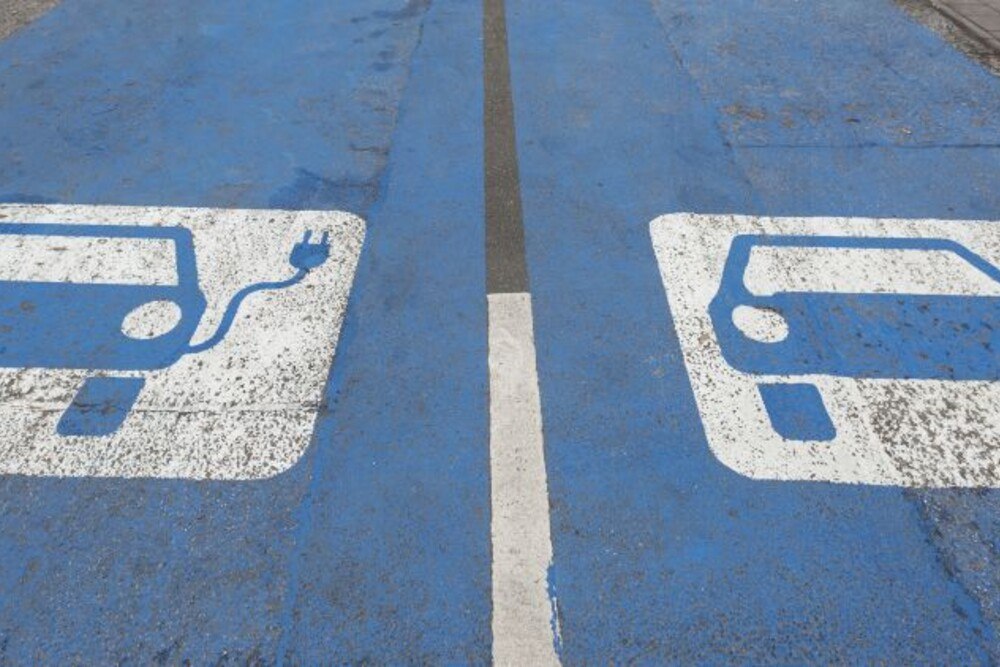 © Getty Der Weg in Richtung E-Mobilität ist noch ein weiter - zumal es in Europa große Unterschiede in der Infrastruktur gibt.