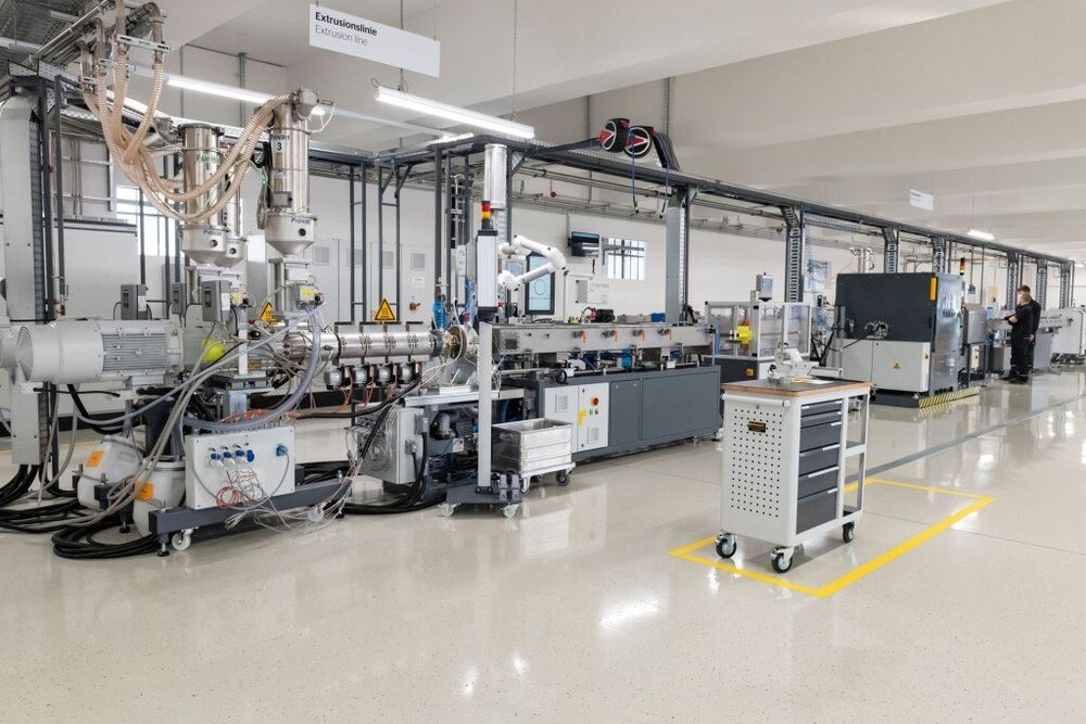 © Continental
Die spezialisierten Tech-Center von Continental sind voll produktionstaugliche Anlagen. Die spezialisierten Tech-Center von Continental sind voll produktionstaugliche Anlagen.