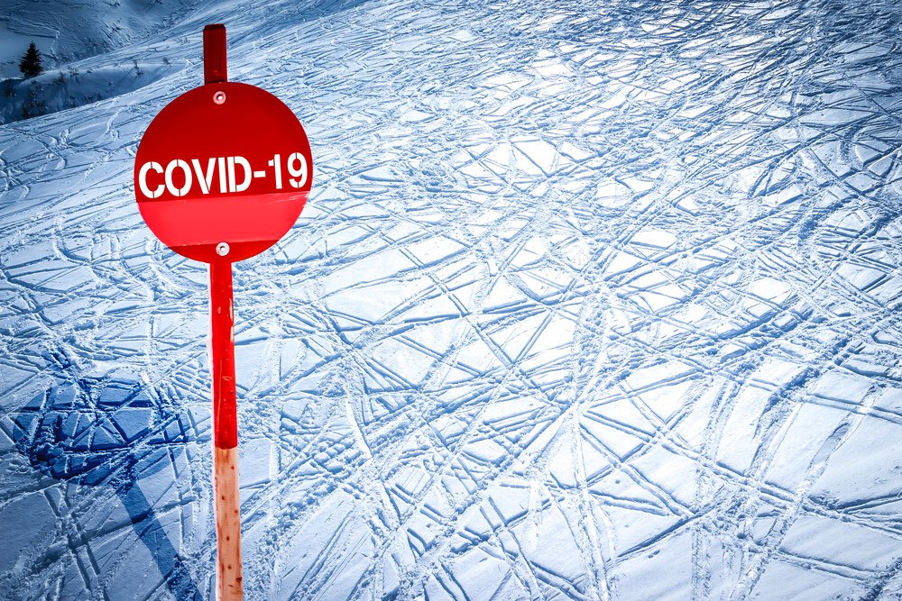 © getty images / JM_Image_Factory
Skifahren in den Weihnachtsferien. Geht das? Skifahren in den Weihnachtsferien. Geht das?