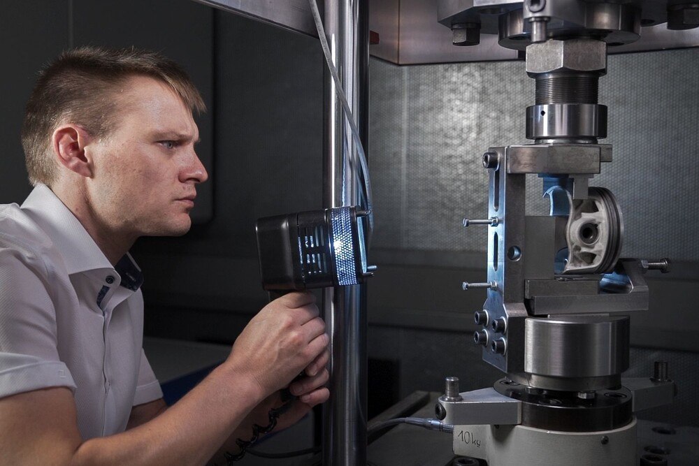 © Mahle
2020 fertigte Mahle erstmals Kolben im 3D-Druckverfahren 2020 fertigte Mahle erstmals Kolben im 3D-Druckverfahren
